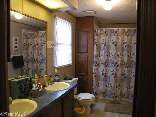 4305 Arnold Road Lexington, NC 27295 - Photo 11 of 14 Master Bath/Spa.