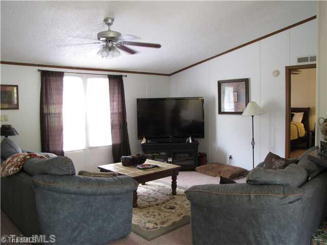 4305 Arnold Road Lexington, NC 27295 - Photo 6 of 14 Living Room.