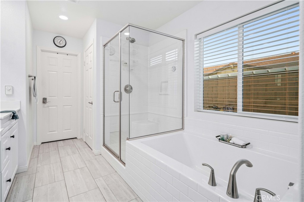 44451 63rd Street West Lancaster, CA 93536 - Photo 21 of 47 a bathroom with a bathtub and a shower