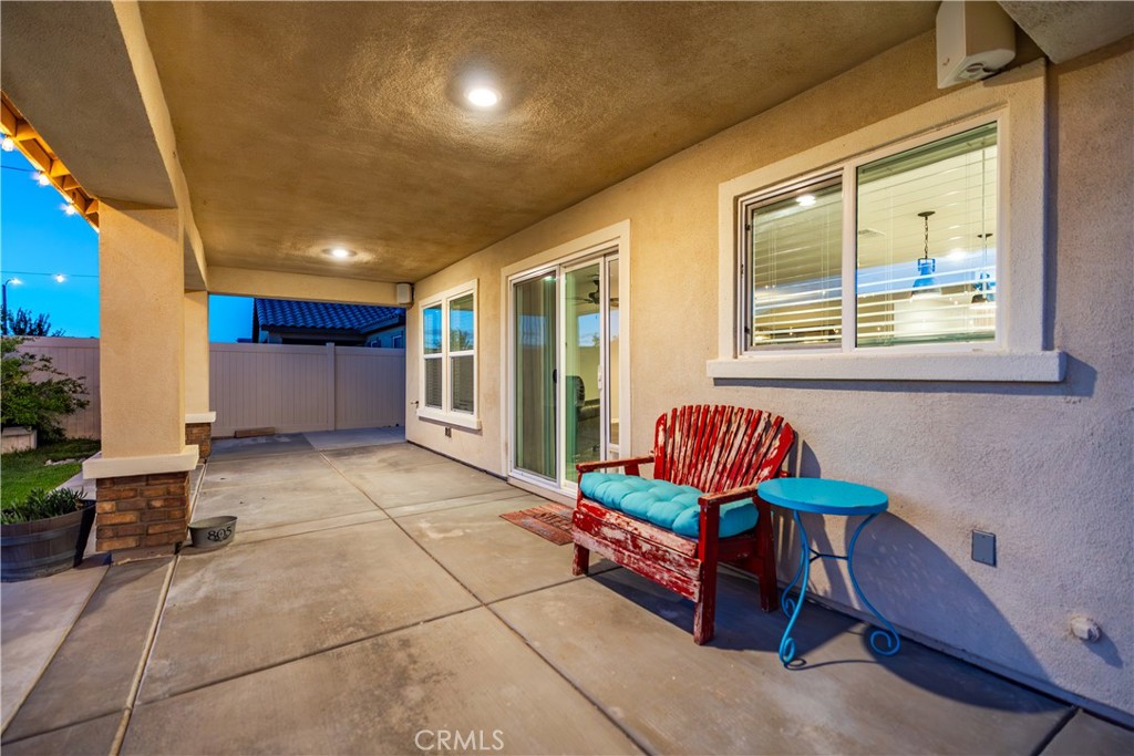 44451 63rd Street West Lancaster, CA 93536 - Photo 28 of 47 a living room with furniture