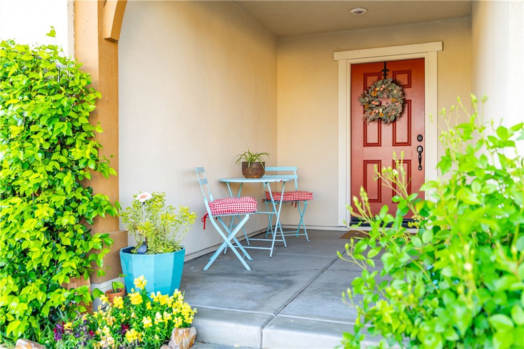 44451 63rd Street West Lancaster, CA 93536 - Photo 47 of 47 a chair and table in a patio