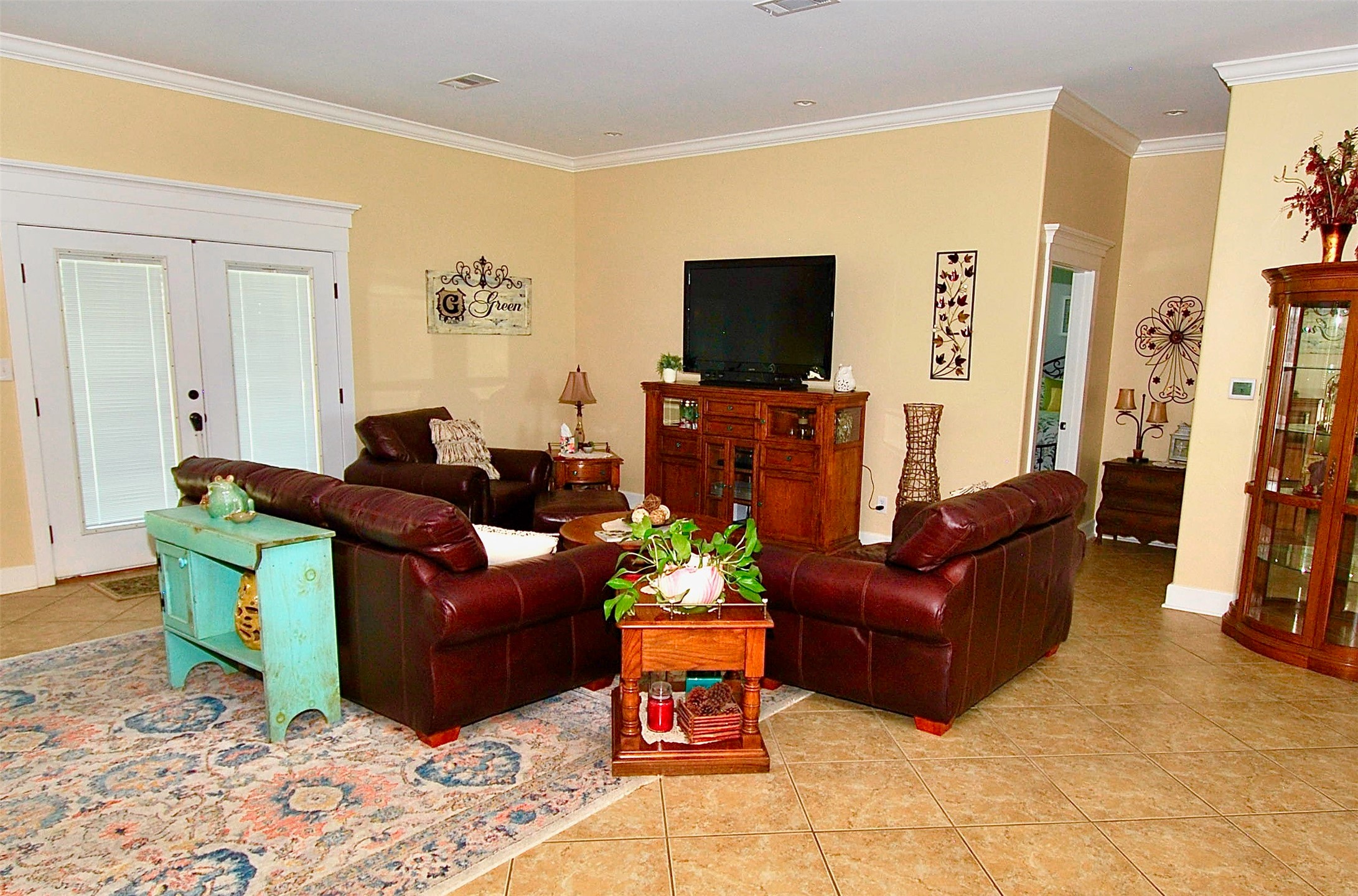 27368 Highway 19 Athens, TX 75752 - Photo 12 of 47 a living room with furniture and a flat screen tv