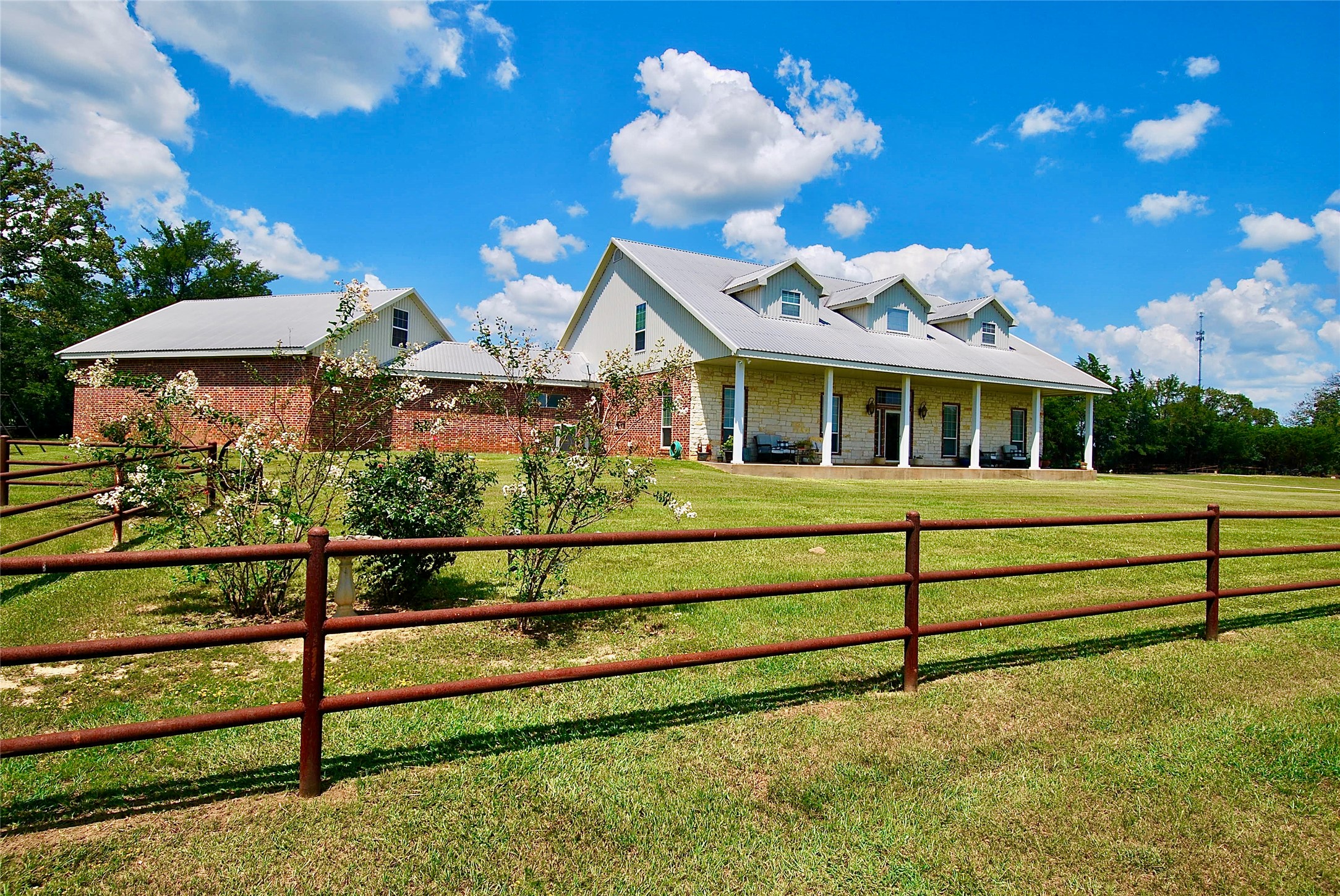 27368 Highway 19 Athens, TX 75752 - Photo 3 of 47 a front view of a house with a garden