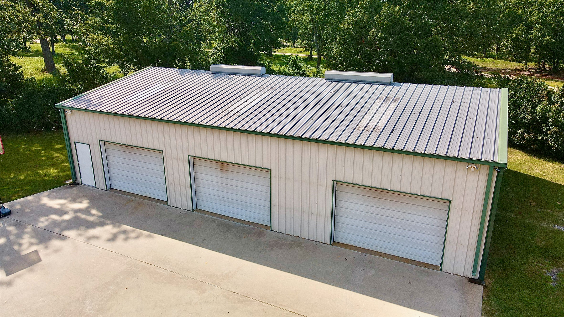 27368 Highway 19 Athens, TX 75752 - Photo 41 of 47 a view of a house with a sink and yard