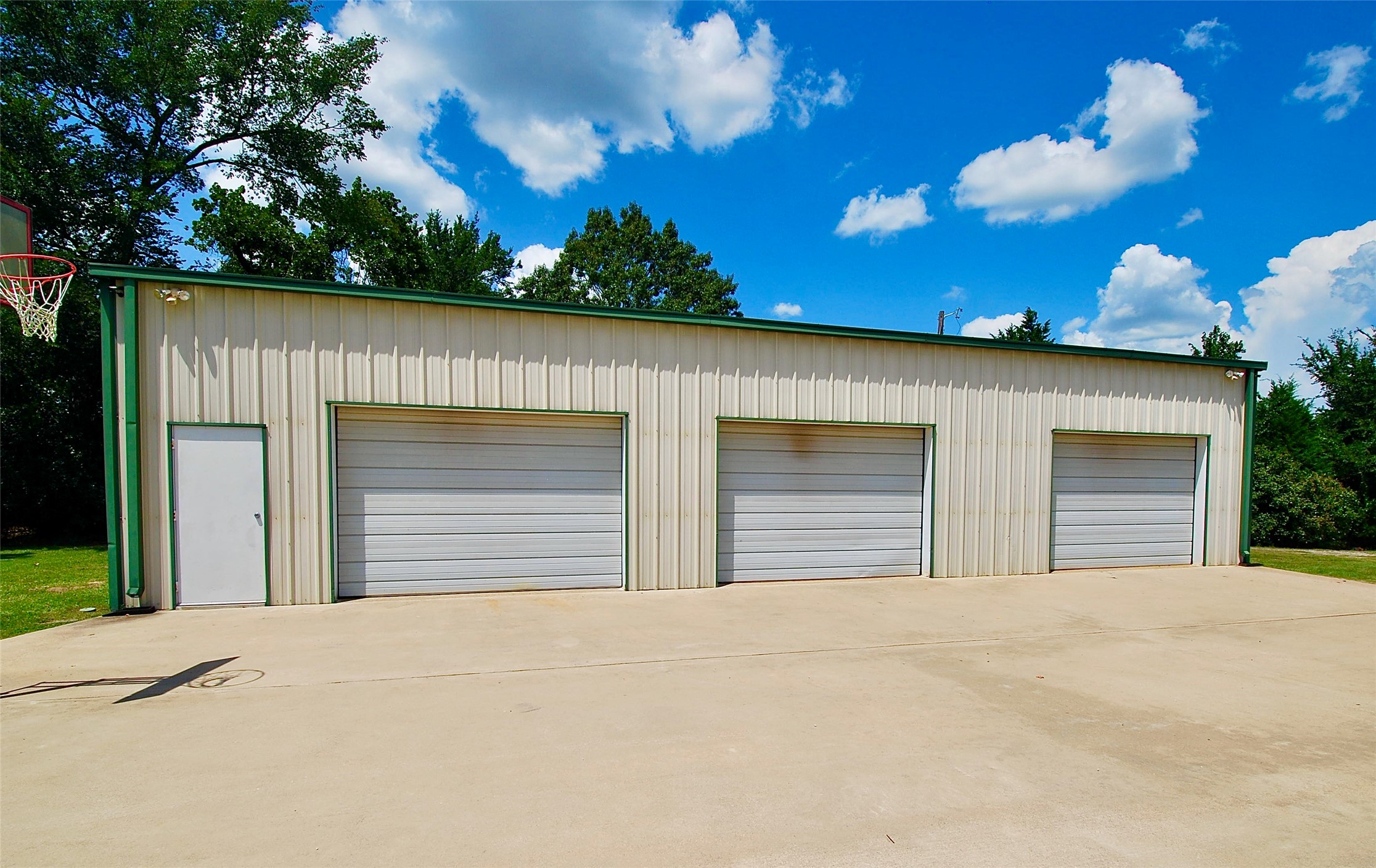 27368 Highway 19 Athens, TX 75752 - Photo 42 of 47 a view of a house with a garage