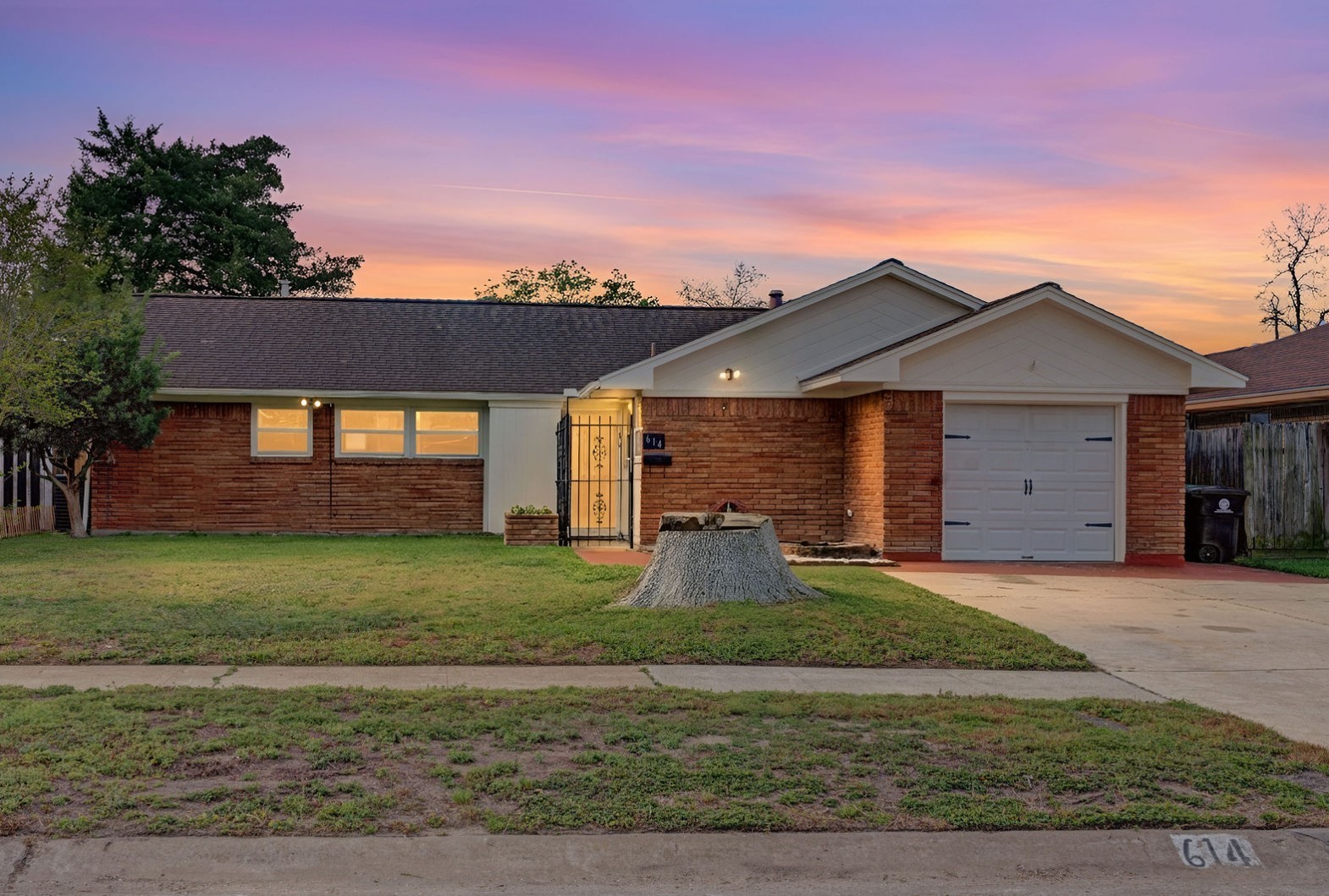 614 Gilpin Street Houston, TX 77034 - Photo 1 of 27 Welcome home to 614 Gilpin Street. This 3 bedroom, 1-1/2 bath home is in a great location with easy access to
I-45 corridor.