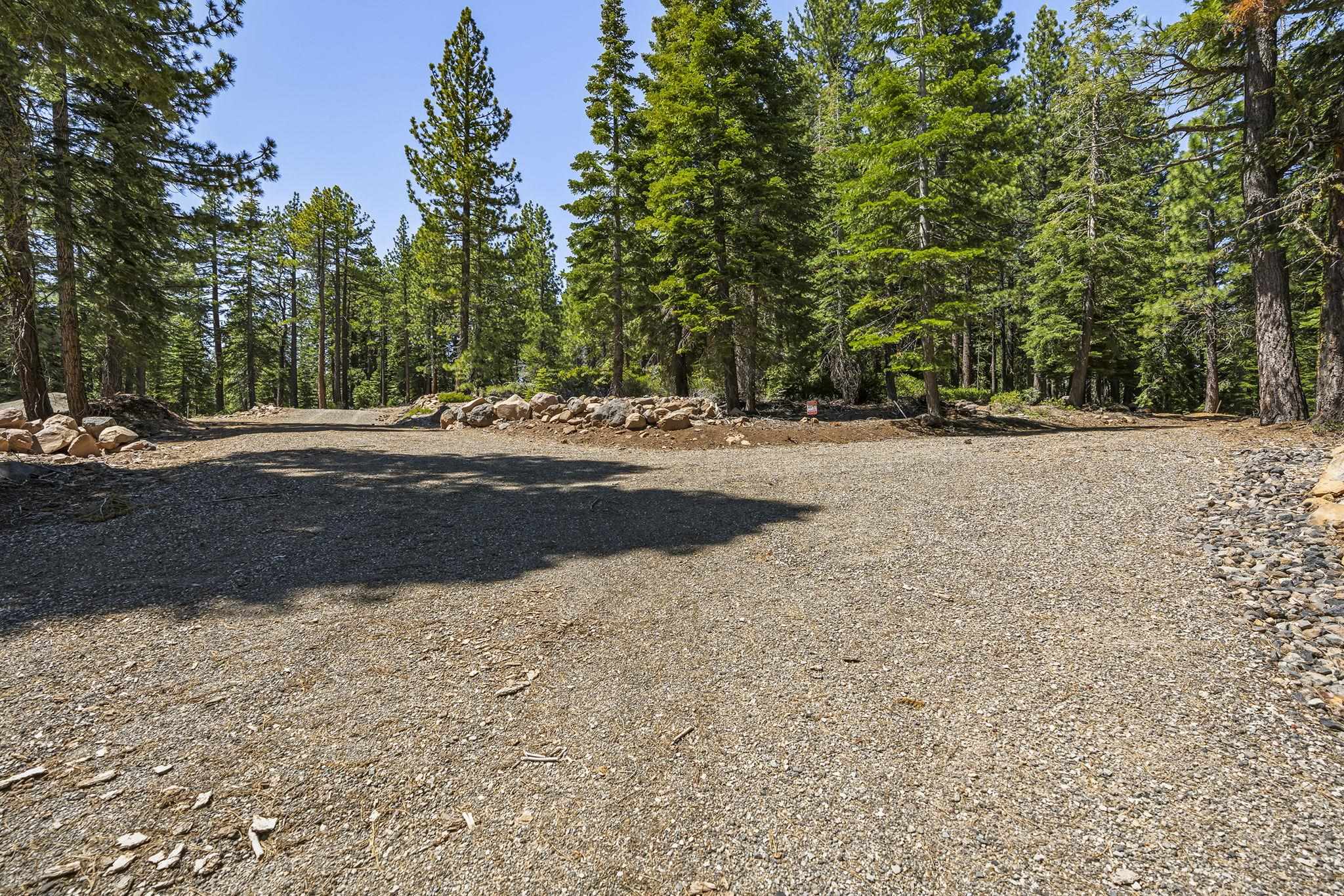 11483 Chamonix Road Truckee, CA 96161 - Photo 4 of 28