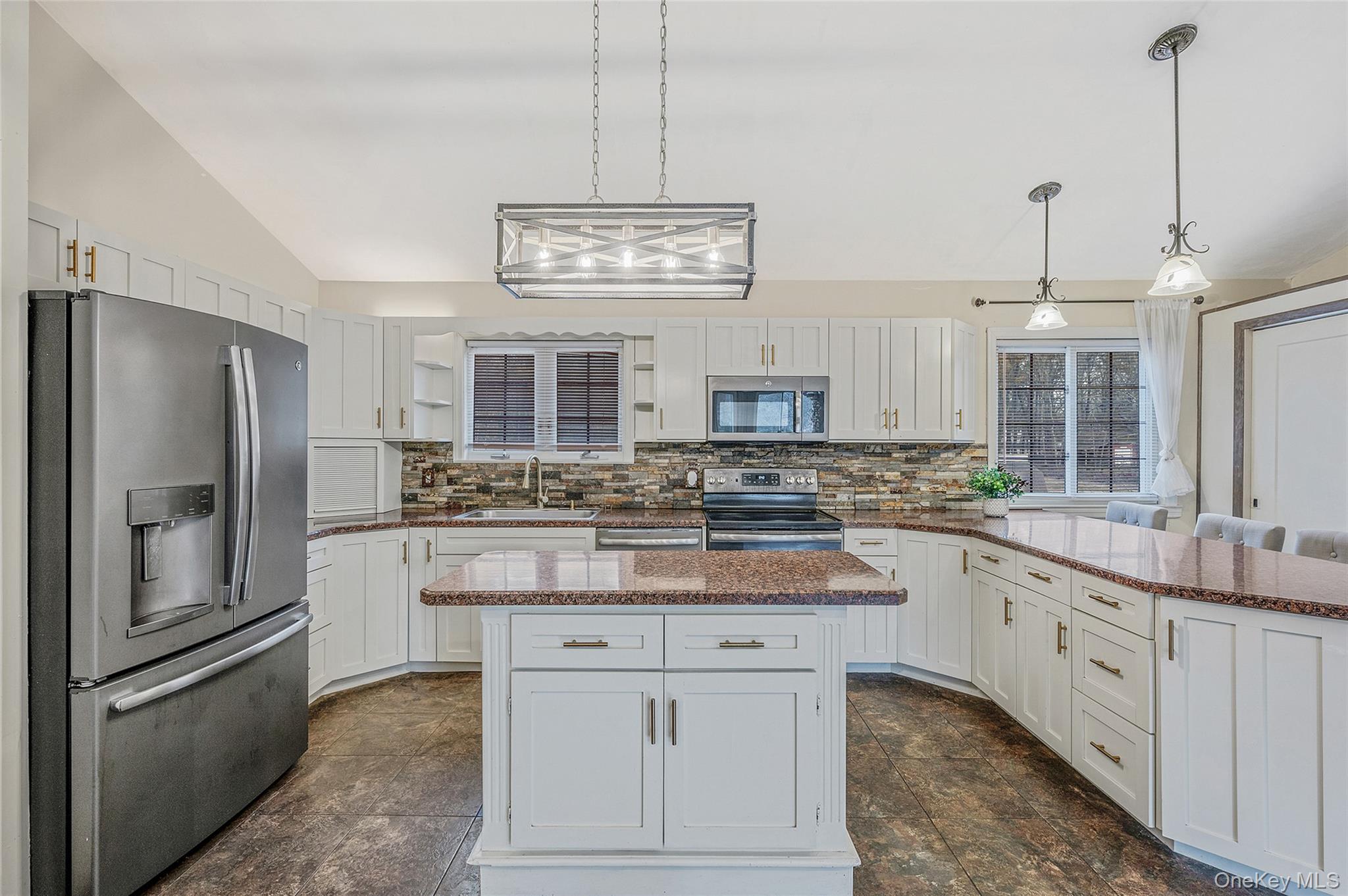 43 Madeline Road Ridge, NY 11961 - Photo 3 of 45