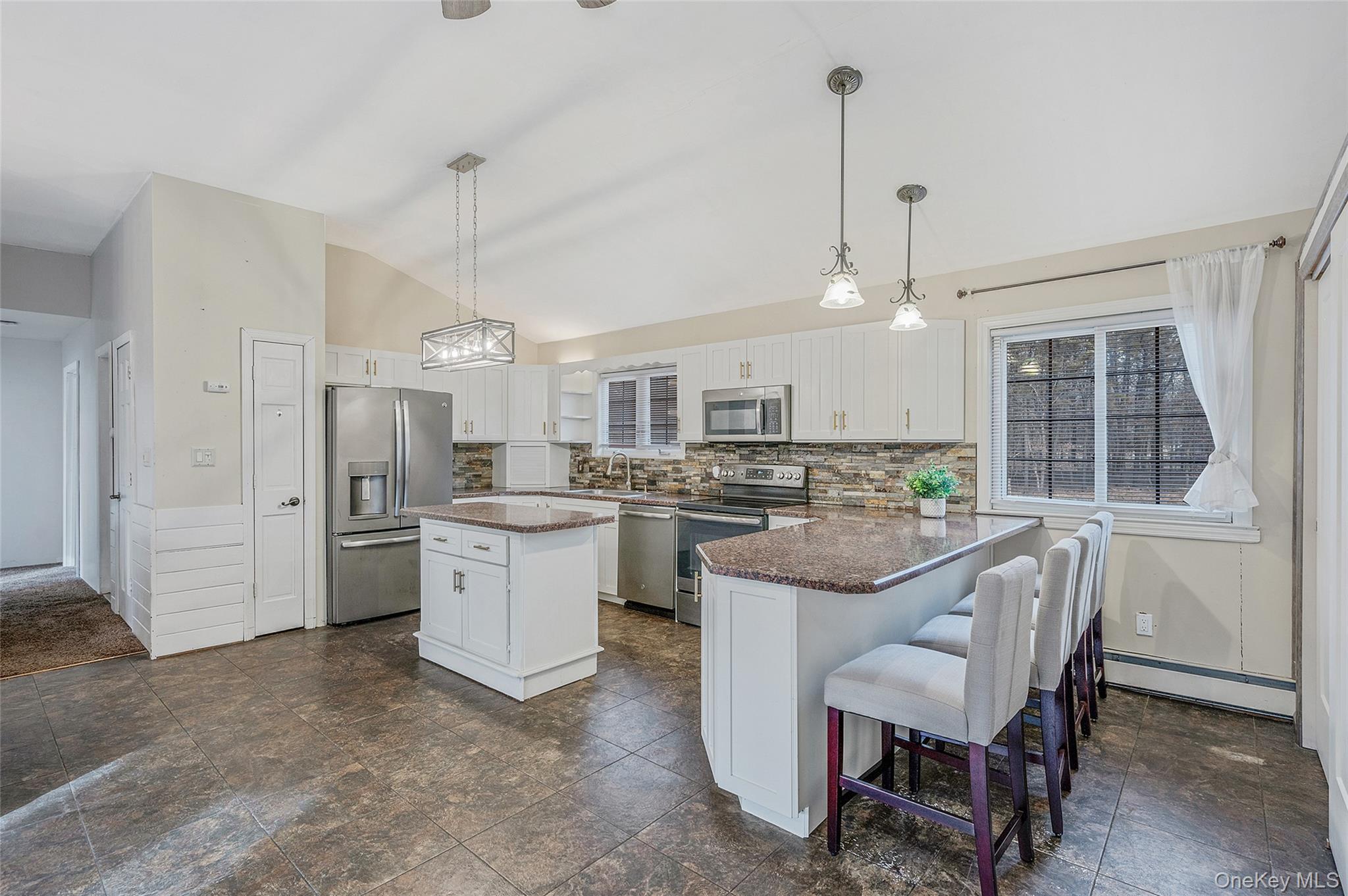 43 Madeline Road Ridge, NY 11961 - Photo 5 of 45