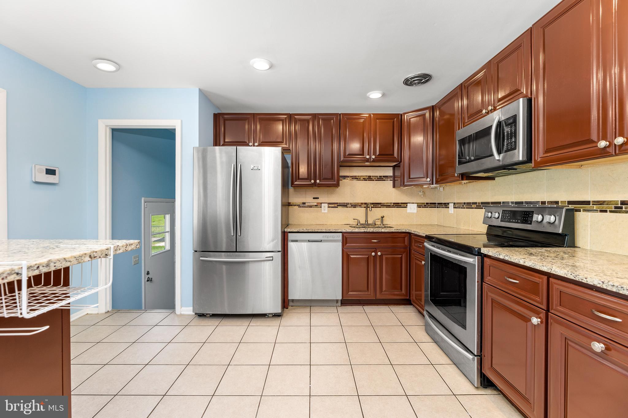 2136 Chantilla Road Catonsville, MD 21228 - Photo 14 of 39