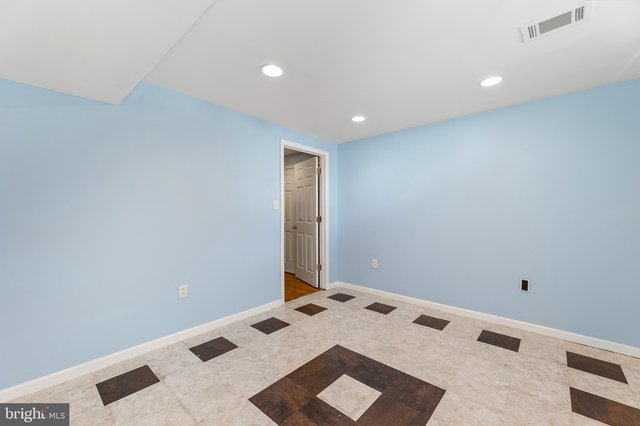 2136 Chantilla Road Catonsville, MD 21228 - Photo 31 of 39