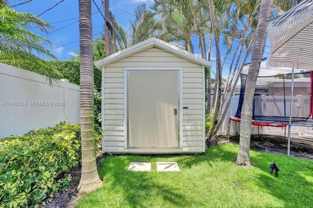 2080 Northeast 65th Street Fort Lauderdale, FL 33308 - Photo 35 of 38