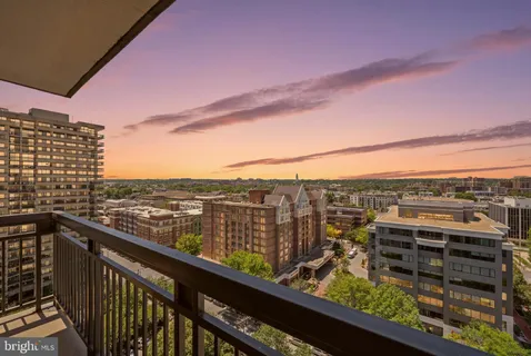 $369,000 | 801 North Pitt Street, Unit 1601, Alexandria, VA 22314