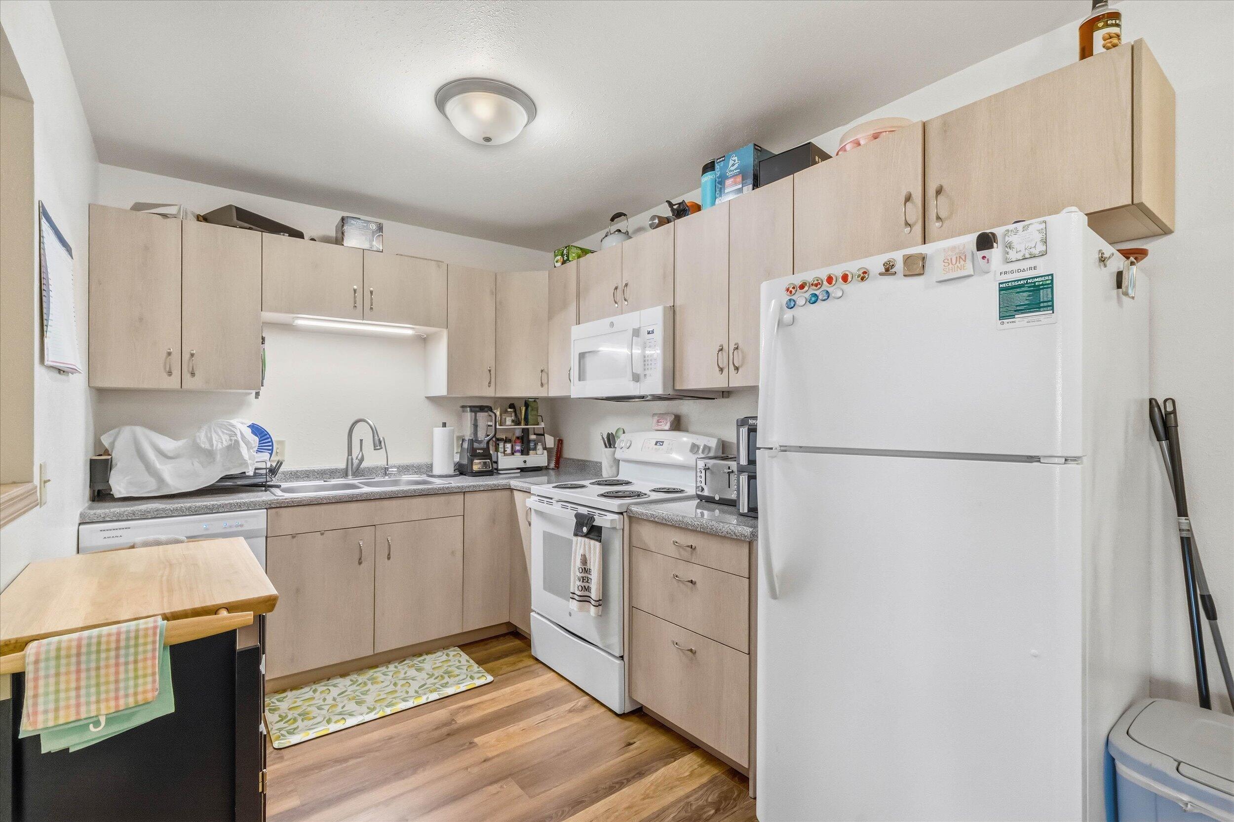 1406 Creek Road, Unit 7 West Bend, WI 53090 - Photo 8 of 25 08-Kitchen