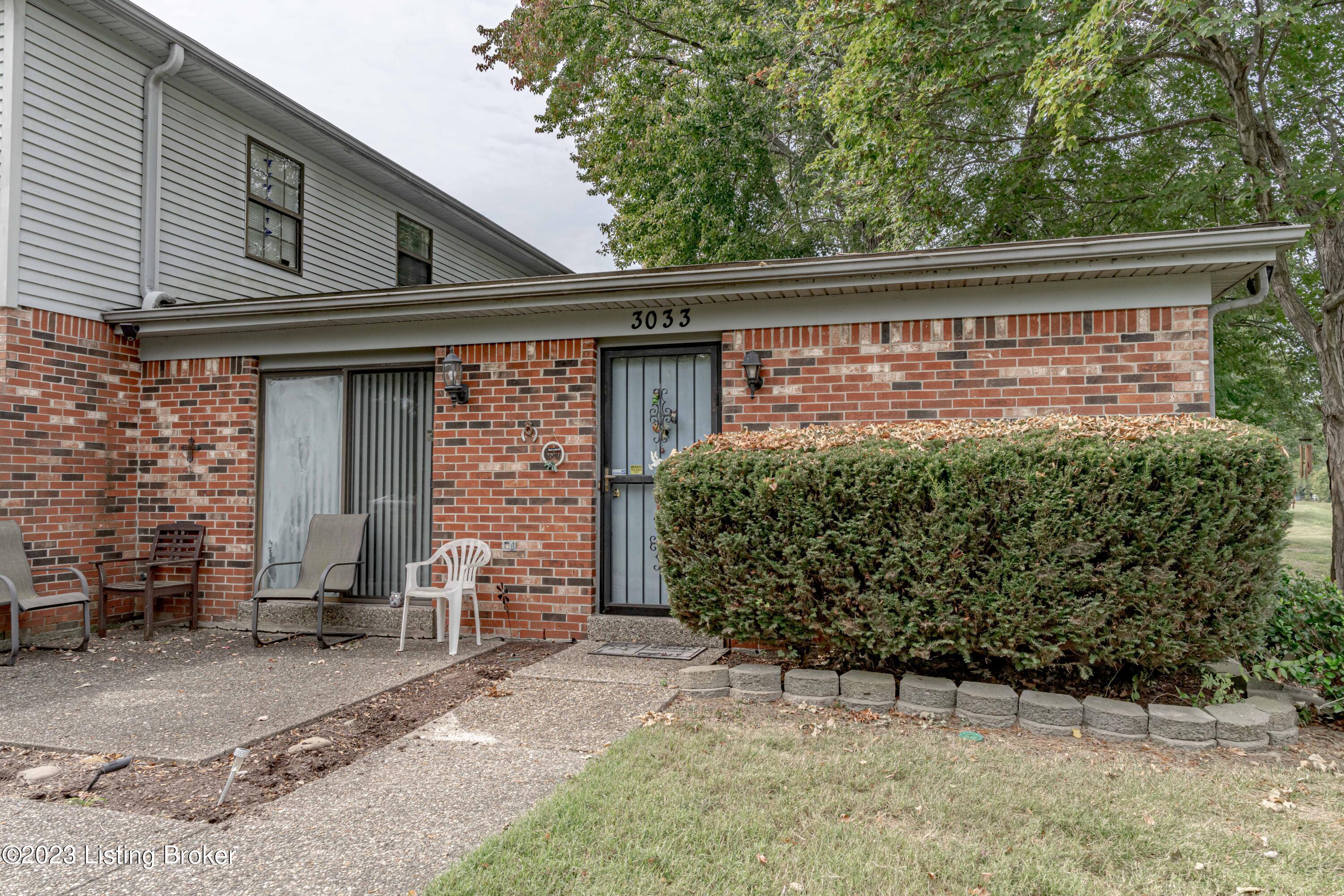 3033 Fordhaven Road Louisville, KY 40214 - Photo 2 of 49 DSC05283