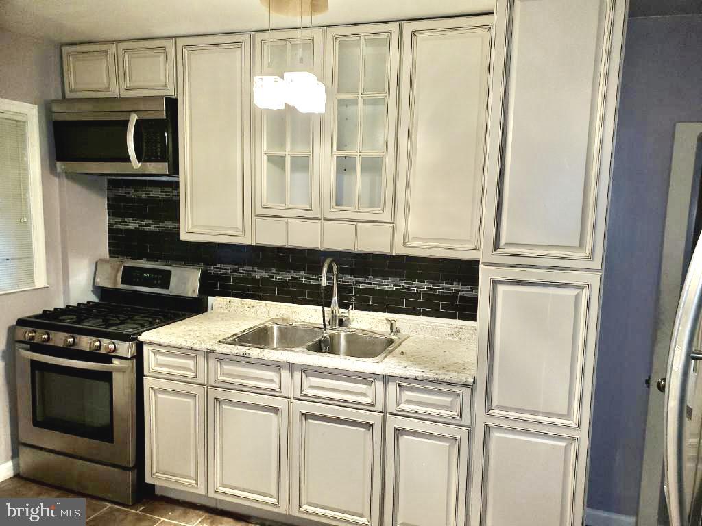6210 Falkirk Road Baltimore, MD 21239 - Photo 2 of 22 Beautiful Kitchen