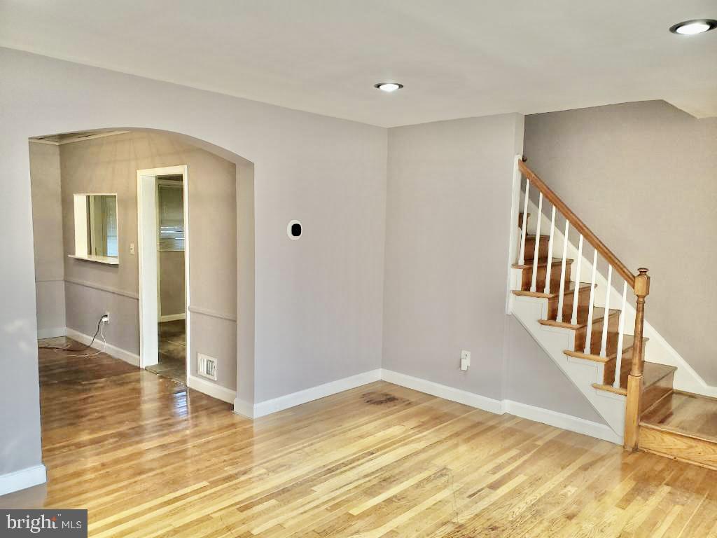 6210 Falkirk Road Baltimore, MD 21239 - Photo 11 of 22 Track lighting !!!