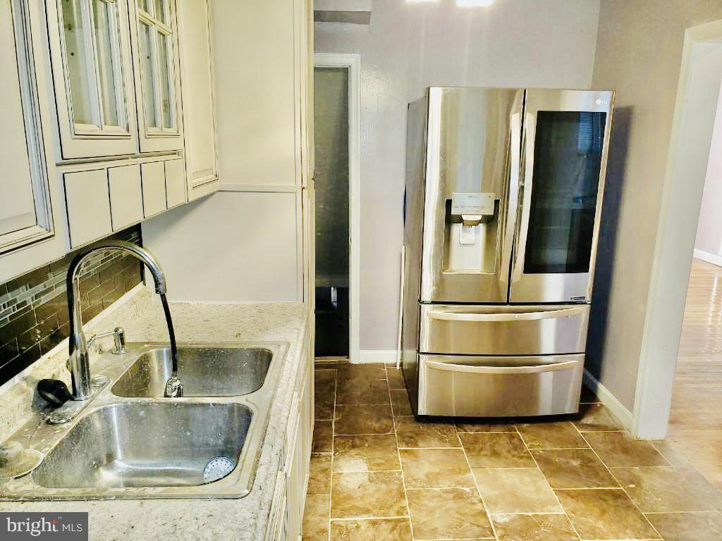 6210 Falkirk Road Baltimore, MD 21239 - Photo 3 of 22 State of the art refrigerator & double sink