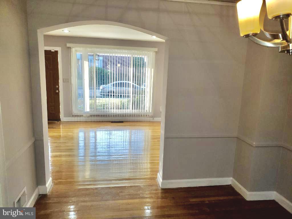 6210 Falkirk Road Baltimore, MD 21239 - Photo 10 of 22 Excellent lighting - Dining/living room