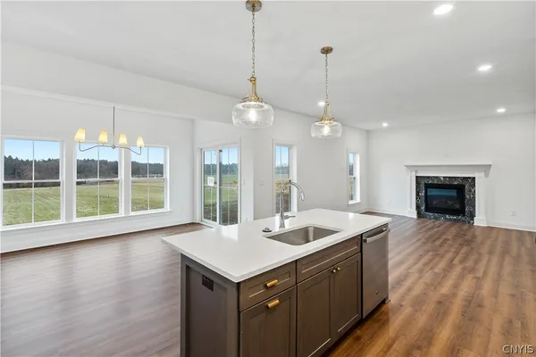$456,900 | 105 Terwillager Lane, Manlius, NY 13116
