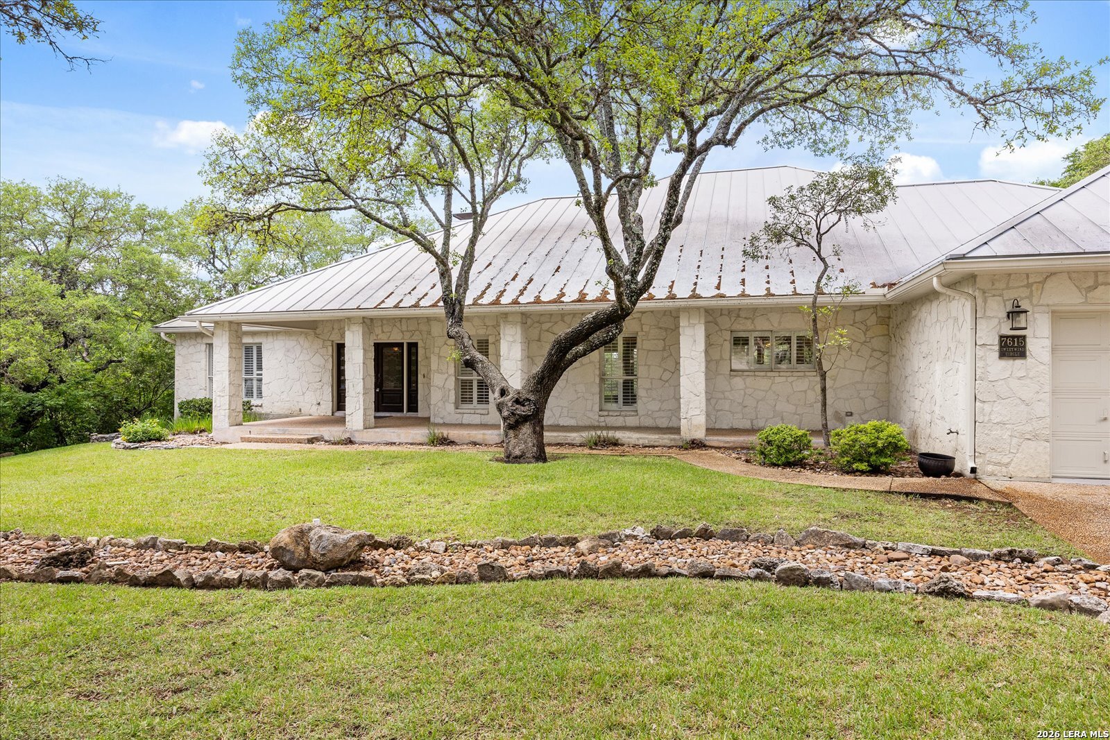 7615 Sweetwind Circle Fair Oaks Ranch, TX 78015 - Photo 4 of 45