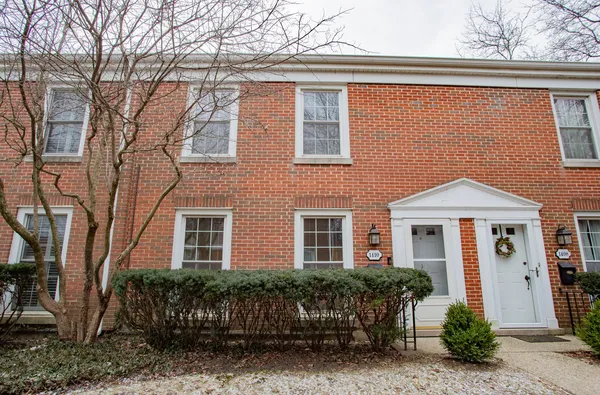 $439,000 | 1410 Pebblecreek Drive, Glenview, IL 60025