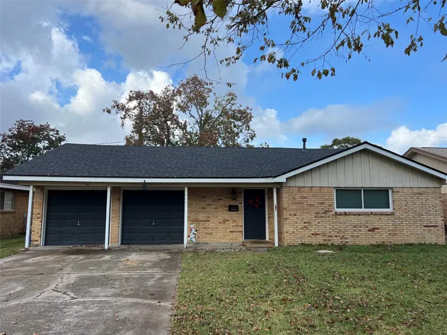 $225,000 | 1808 Dolphin Drive, Seabrook, TX 77586