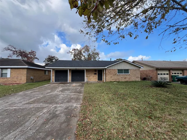 $225,000 | 1808 Dolphin Drive, Seabrook, TX 77586