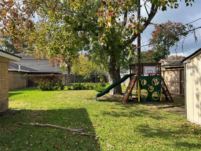 $225,000 | 1808 Dolphin Drive, Seabrook, TX 77586