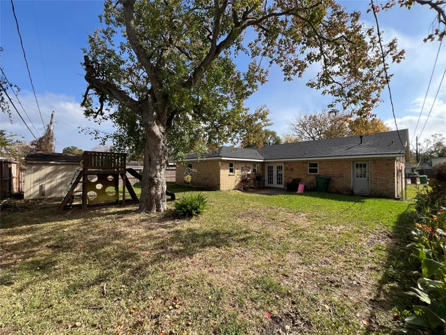 $225,000 | 1808 Dolphin Drive, Seabrook, TX 77586