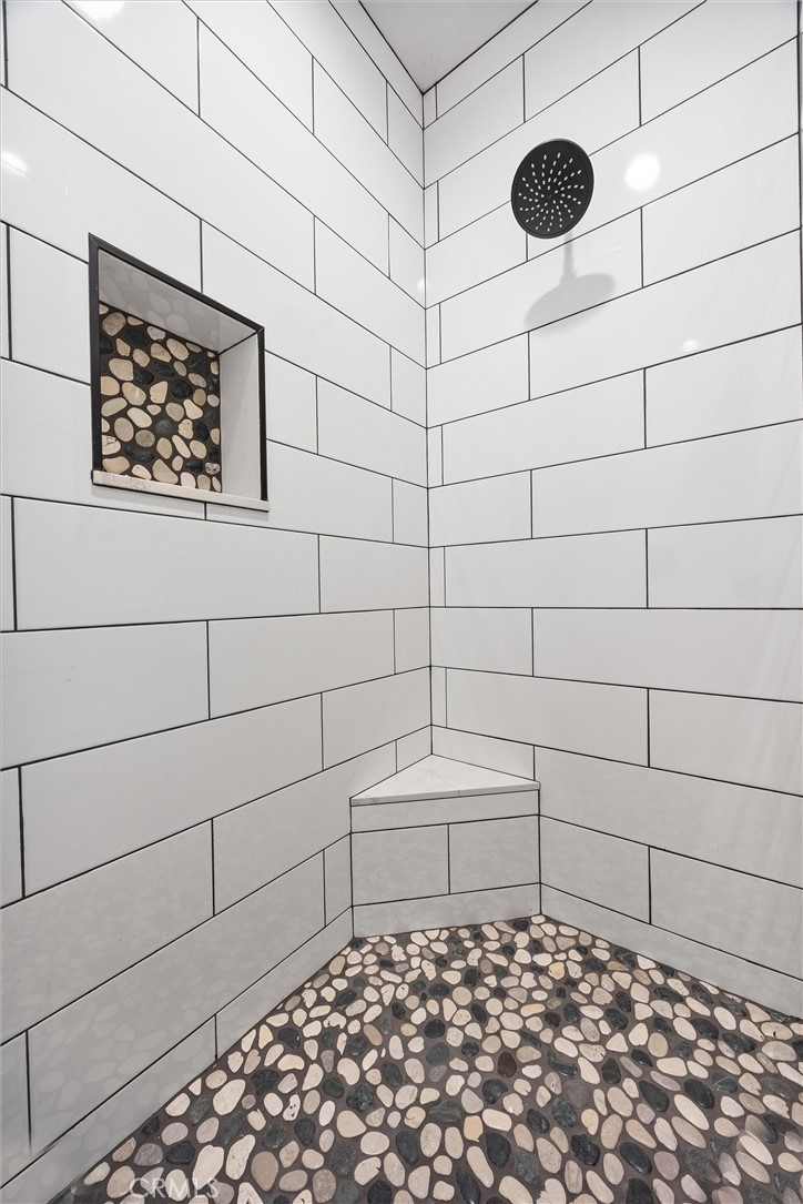 21116 Stage Drive Tehachapi, CA 93561 - Photo 31 of 46 a bathroom with a shower