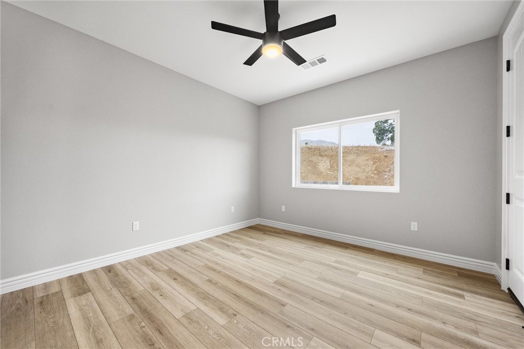 21116 Stage Drive Tehachapi, CA 93561 - Photo 40 of 46 a view of empty room with wooden floor and ceiling fan