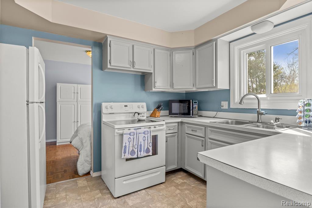 43921 Arlington Road Canton, MI 48187 - Photo 13 of 47