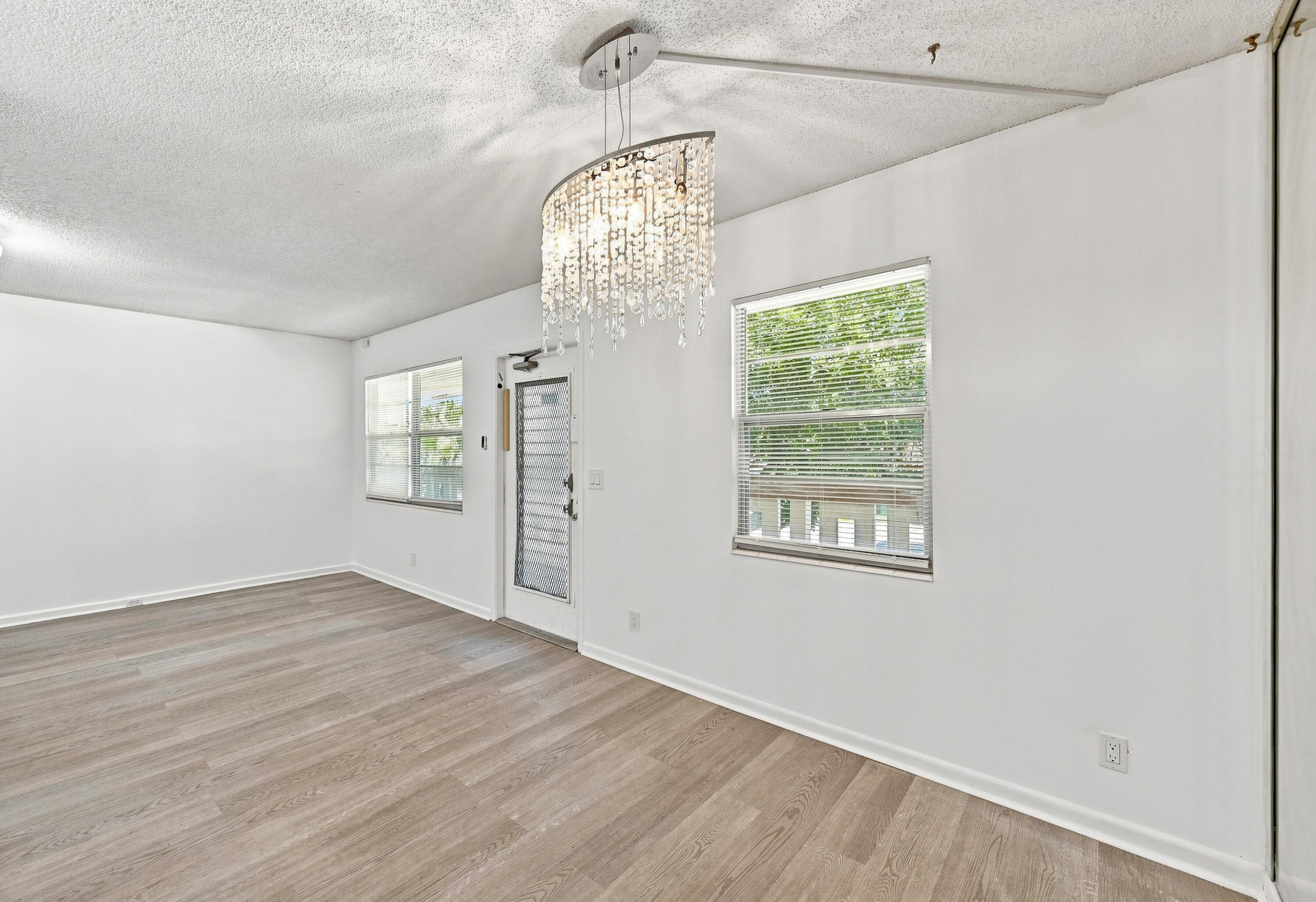 2035 Newcastle B Boca Raton, FL 33434 - Photo 10 of 29 Dining Area