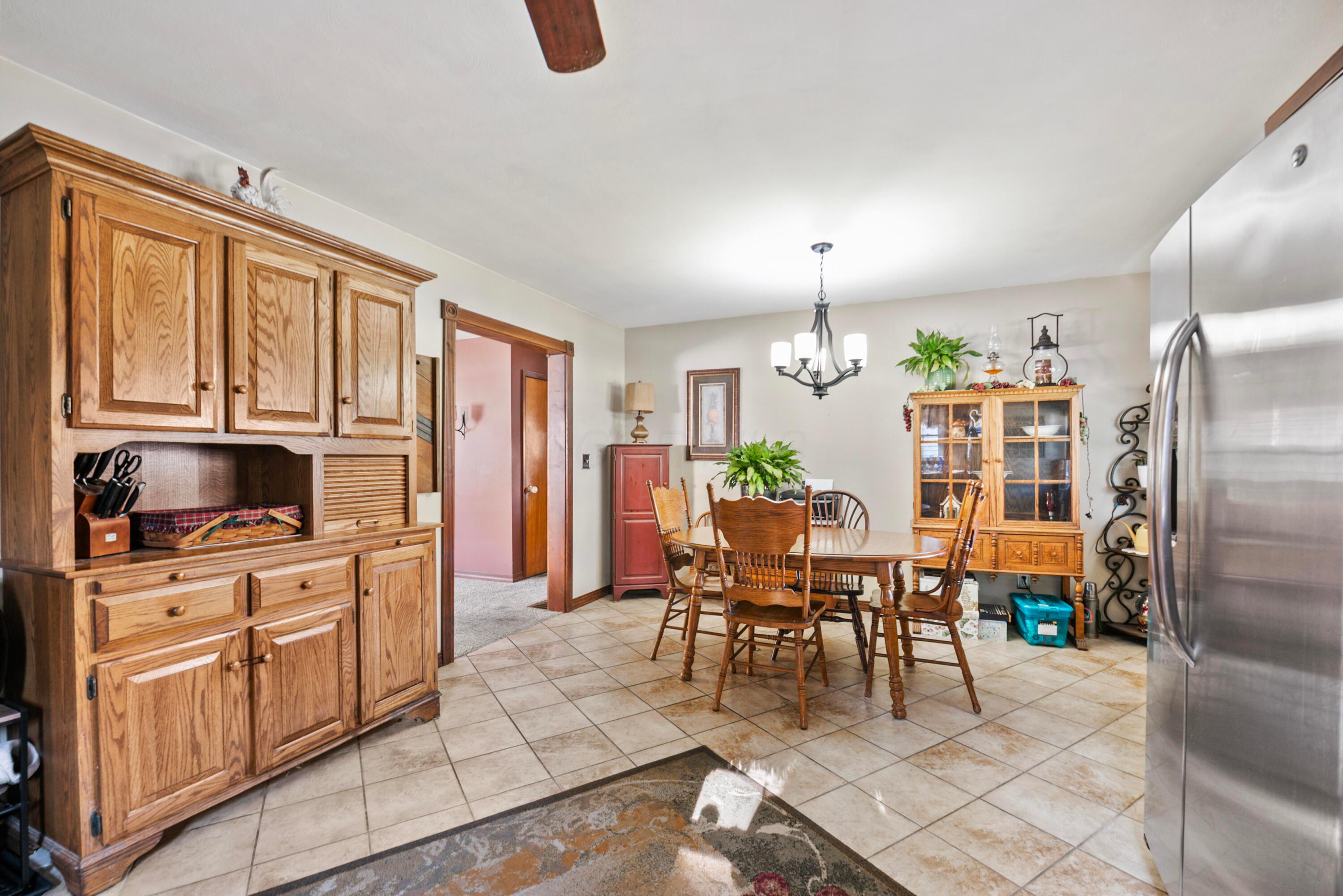 2135 Hamburg Road Southwest Lancaster, OH 43130 - Photo 7 of 39 Kitchen