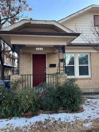 $1,500 | 200 East 12th Street, Dallas, TX 75203