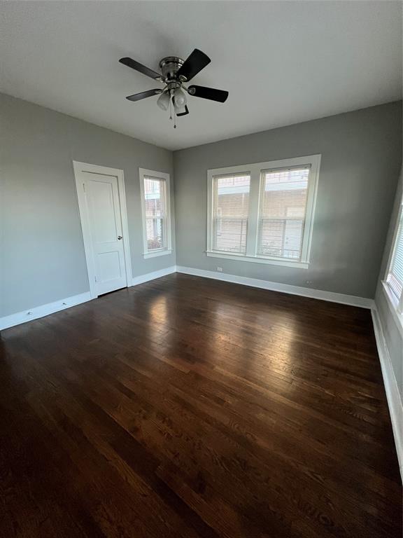 200 East 12th Street Dallas, TX 75203 - Photo 9 of 14 an empty room with wooden floor and windows