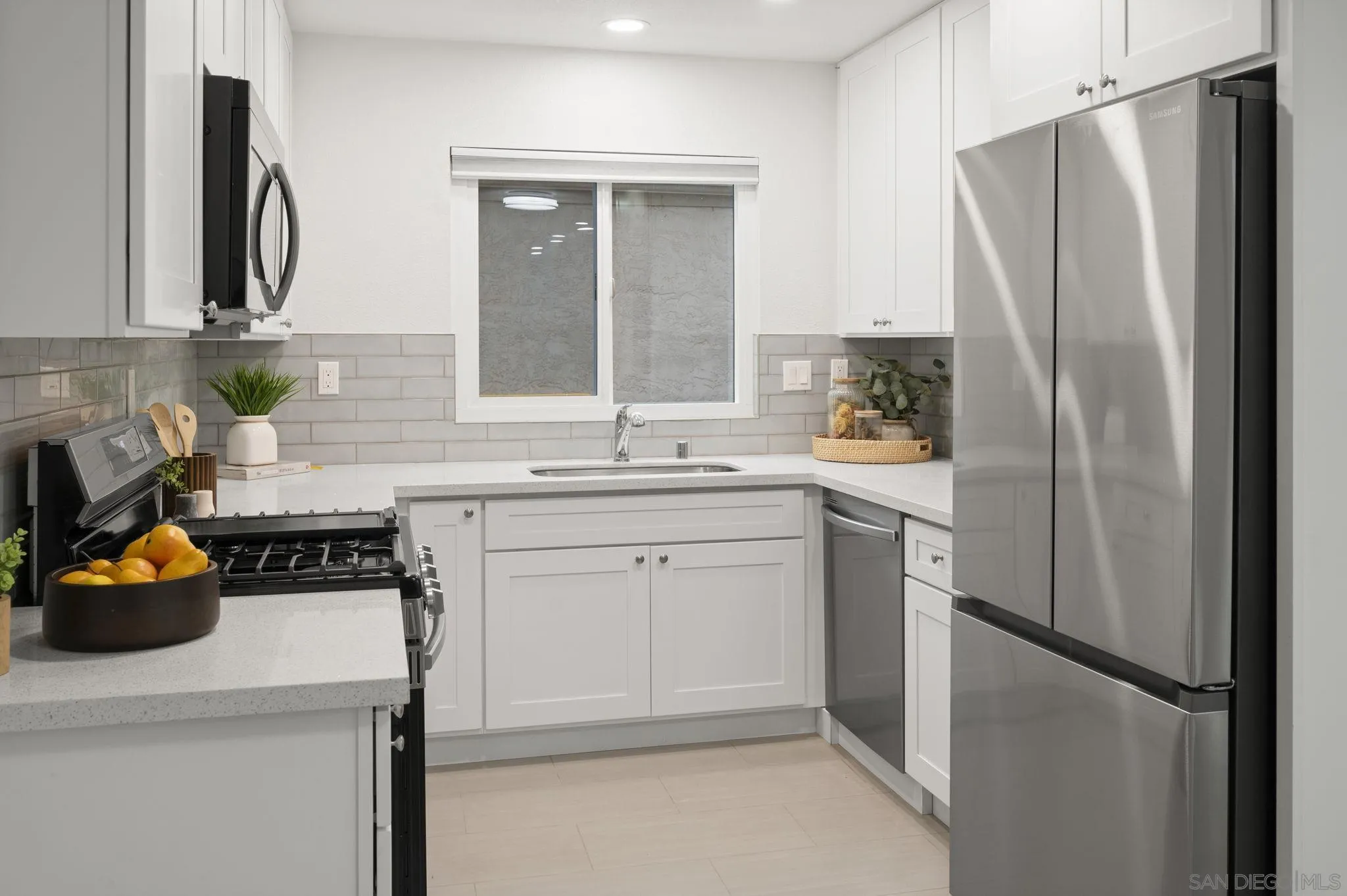 4468 White Pine Way Oceanside, CA 92057 - Photo 8 of 41