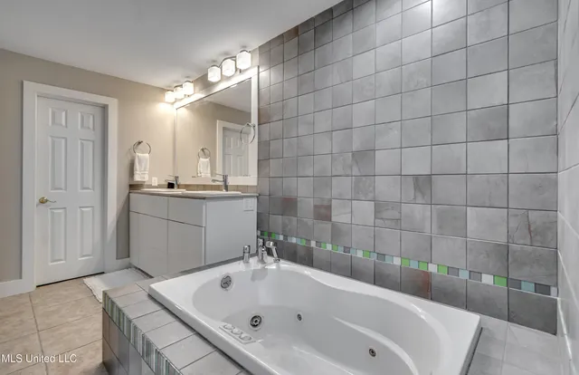 $395,000 | 62 Breakers Lane, Ridgeland, MS 39157