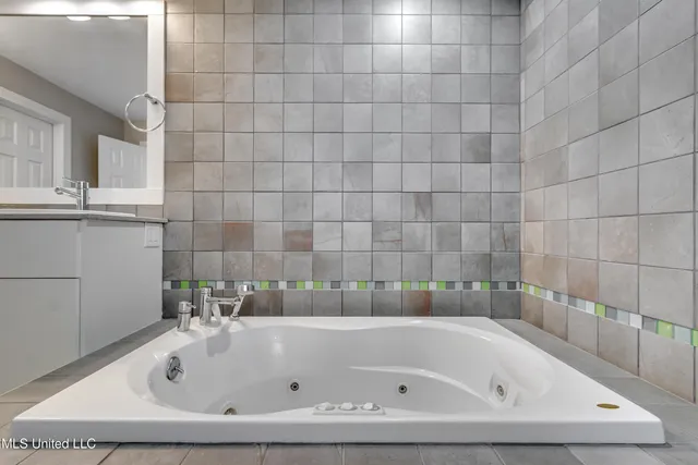 $395,000 | 62 Breakers Lane, Ridgeland, MS 39157