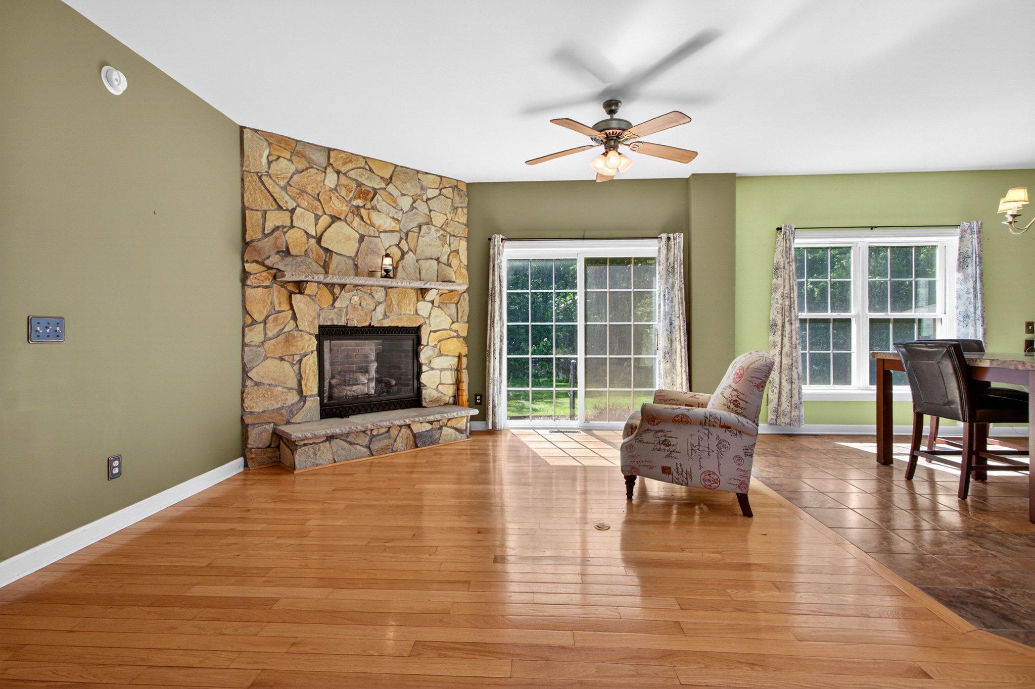 10878 Memory Road Harrington, DE 19952 - Photo 24 of 94 Cozy living space with natural light.