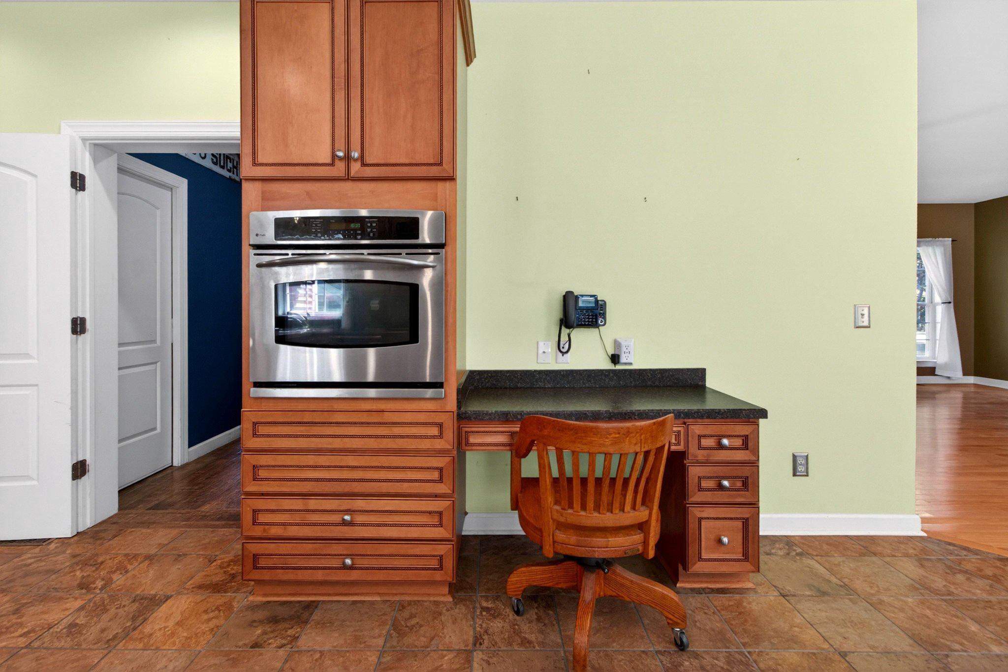 10878 Memory Road Harrington, DE 19952 - Photo 32 of 94 Cozy workspace with modern appliances.