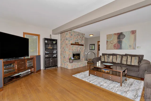 $725,000 | 520 Bald Knob Road, Johnsburg, IL 60051