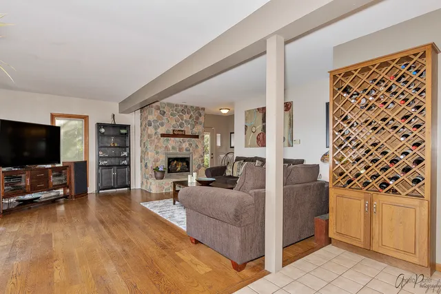 $725,000 | 520 Bald Knob Road, Johnsburg, IL 60051