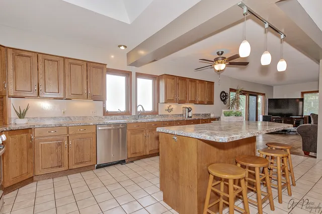 $725,000 | 520 Bald Knob Road, Johnsburg, IL 60051