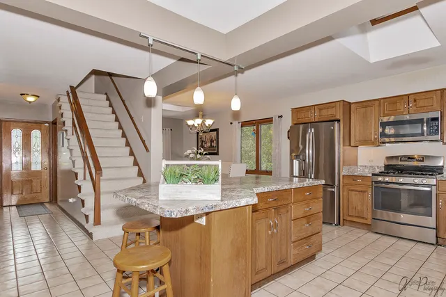 $725,000 | 520 Bald Knob Road, Johnsburg, IL 60051