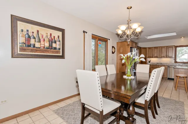 $725,000 | 520 Bald Knob Road, Johnsburg, IL 60051