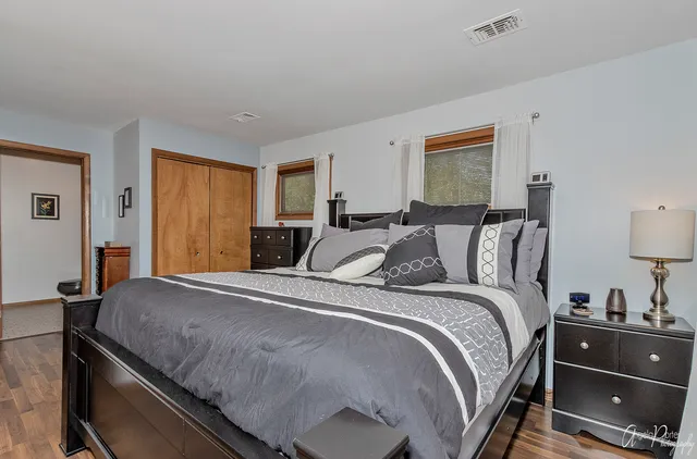 $725,000 | 520 Bald Knob Road, Johnsburg, IL 60051