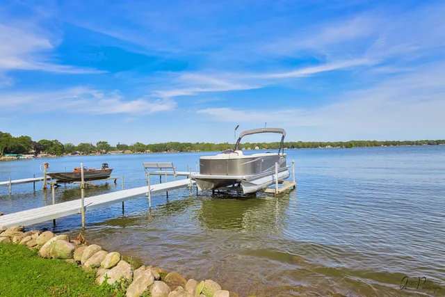 $725,000 | 520 Bald Knob Road, Johnsburg, IL 60051