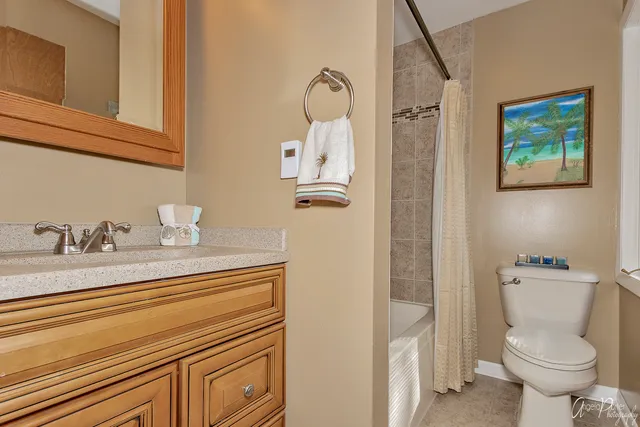 $725,000 | 520 Bald Knob Road, Johnsburg, IL 60051